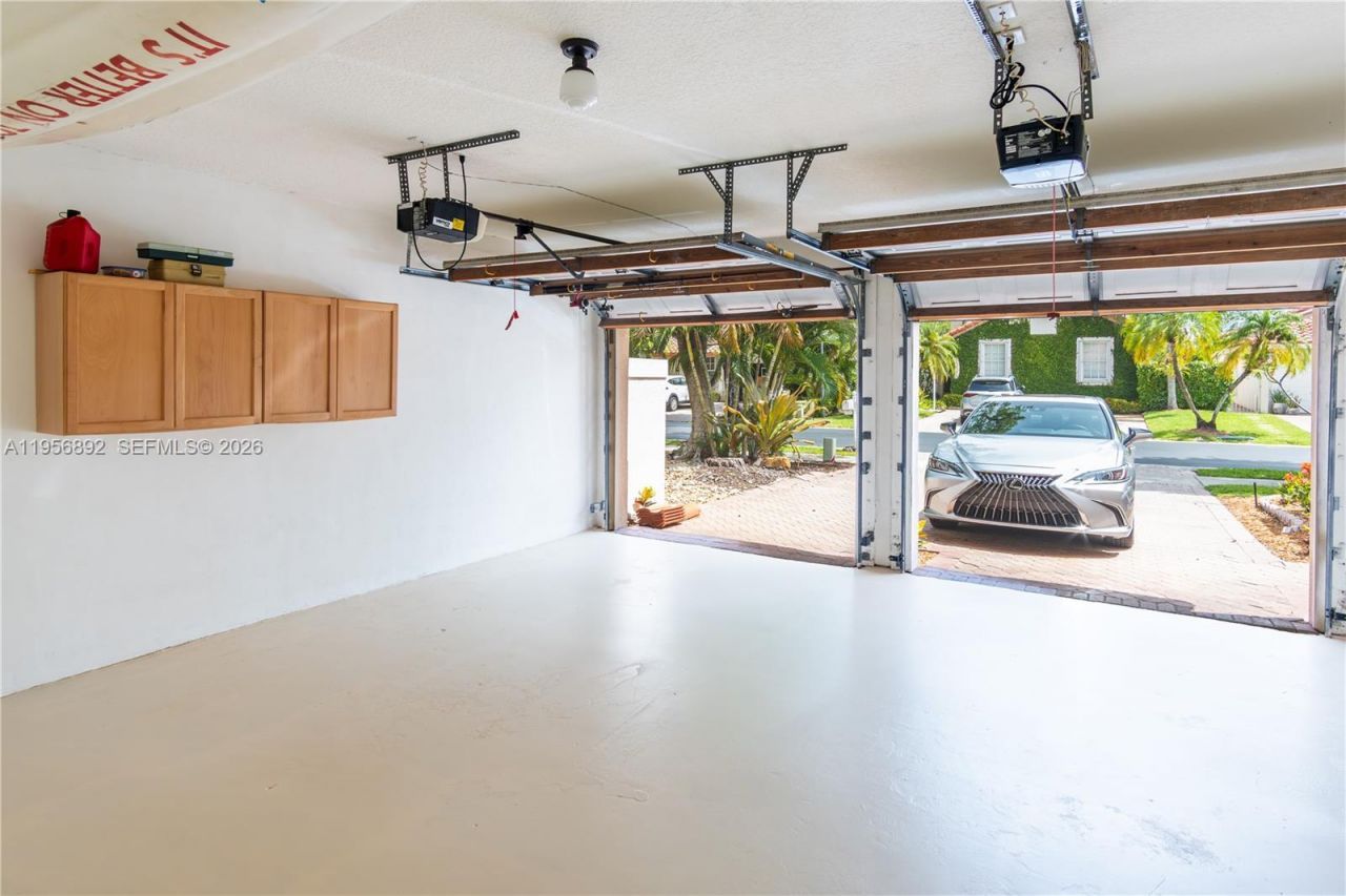 10564 NW 57th St, Doral, FL 33178 Photo