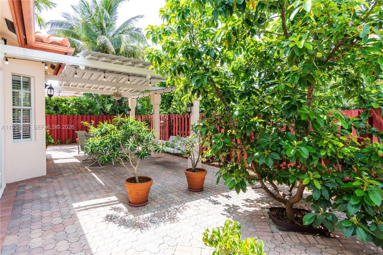 10564 NW 57th St, Doral, FL 33178 Photo