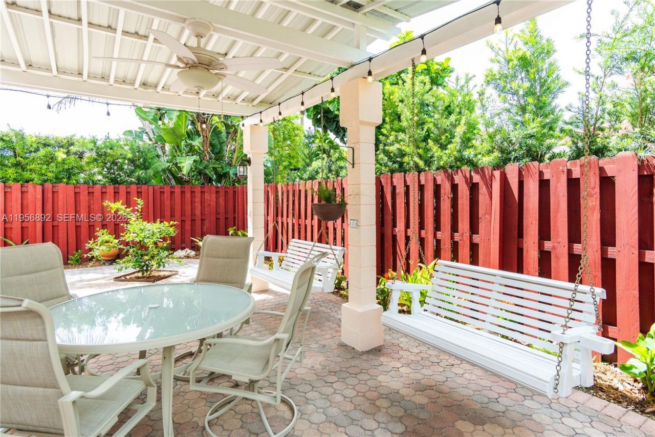 10564 NW 57th St, Doral, FL 33178 Photo