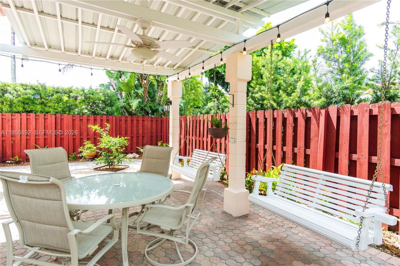 10564 NW 57th St, Doral, FL 33178 Photo