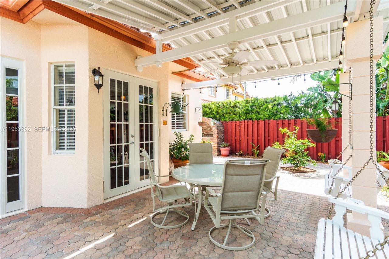 10564 NW 57th St, Doral, FL 33178 Photo