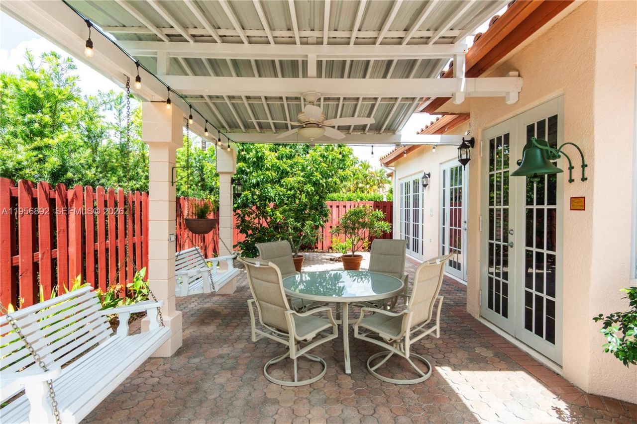 10564 NW 57th St, Doral, FL 33178 Photo