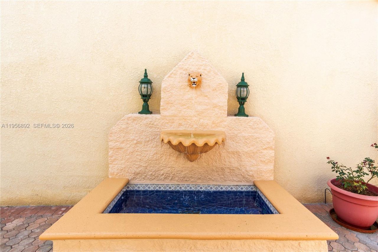 10564 NW 57th St, Doral, FL 33178 Photo