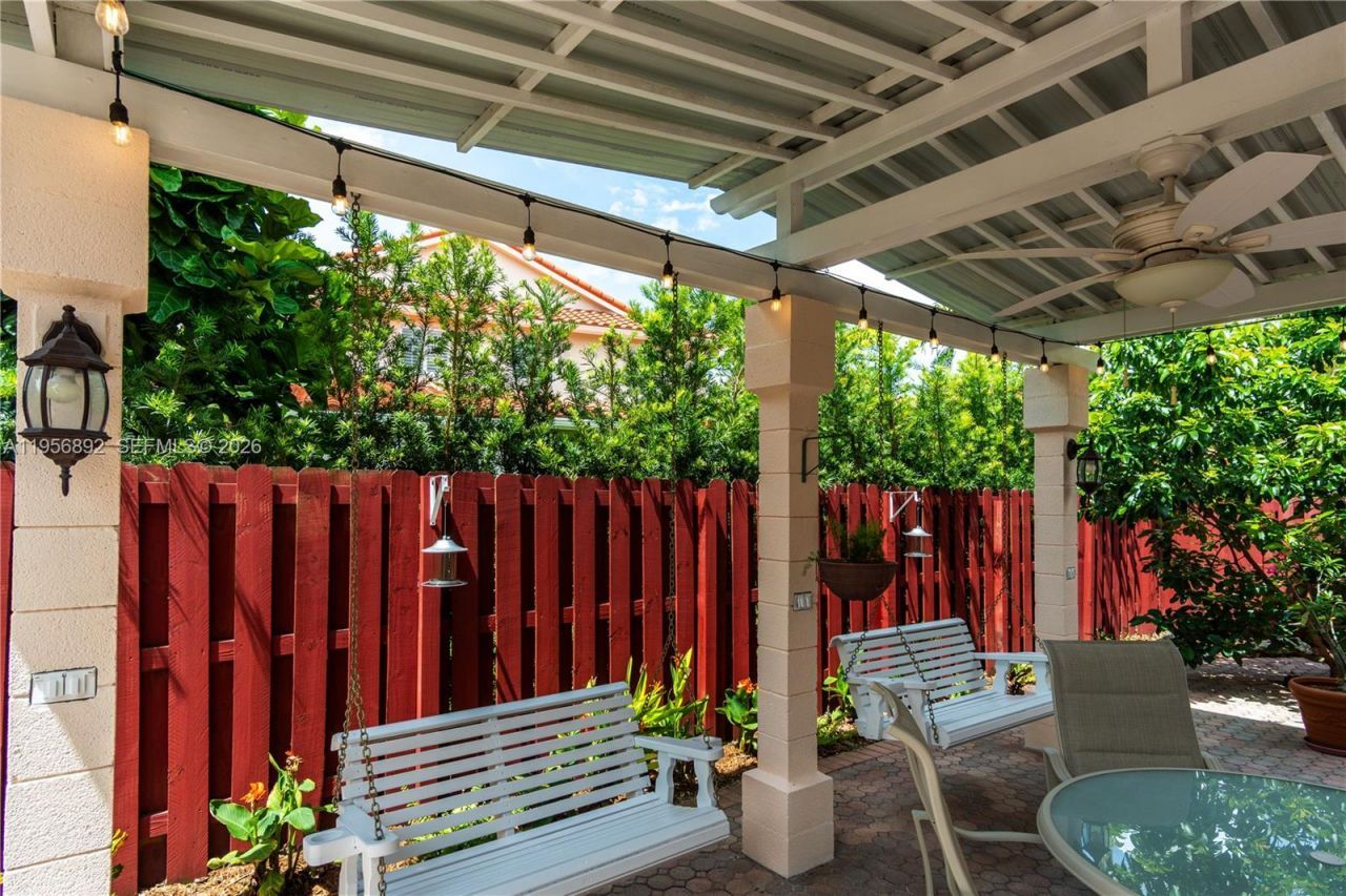 10564 NW 57th St, Doral, FL 33178 Photo