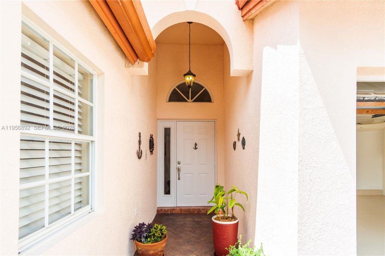 10564 NW 57th St, Doral, FL 33178 Photo