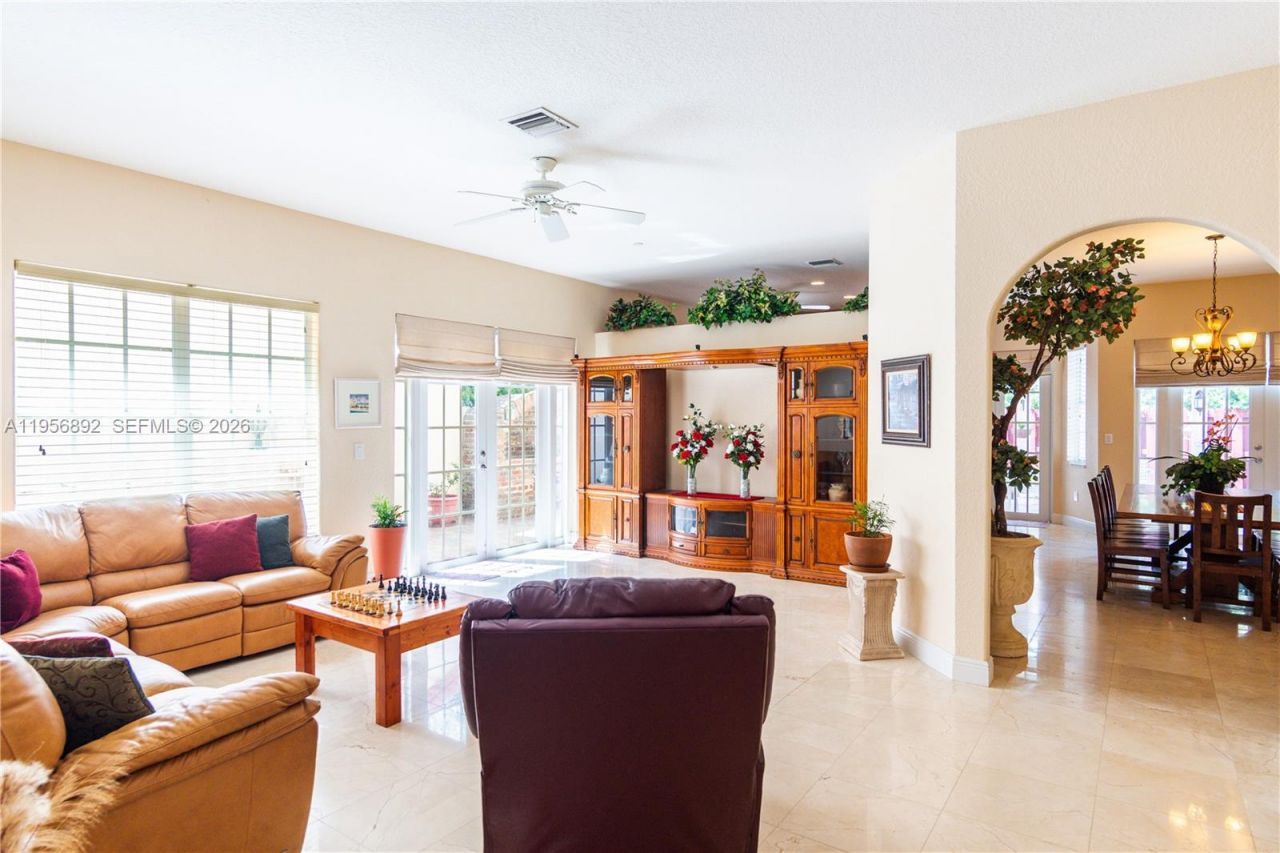 10564 NW 57th St, Doral, FL 33178 Photo