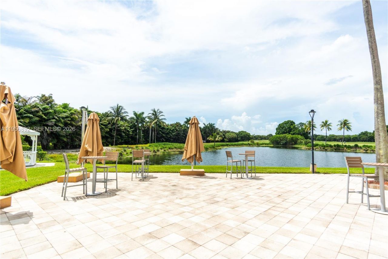 10564 NW 57th St, Doral, FL 33178 Photo