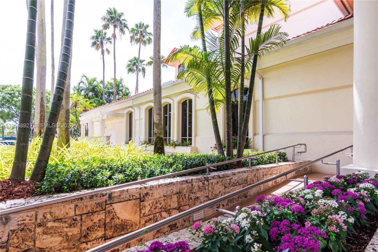 10564 NW 57th St, Doral, FL 33178 Photo