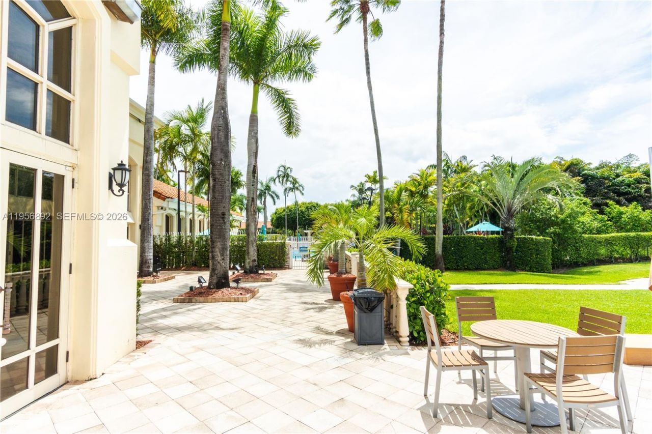 10564 NW 57th St, Doral, FL 33178 Photo