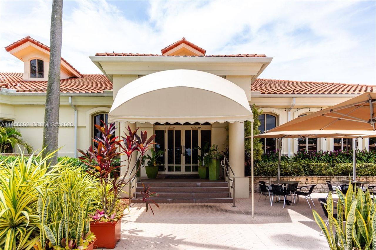 10564 NW 57th St, Doral, FL 33178 Photo