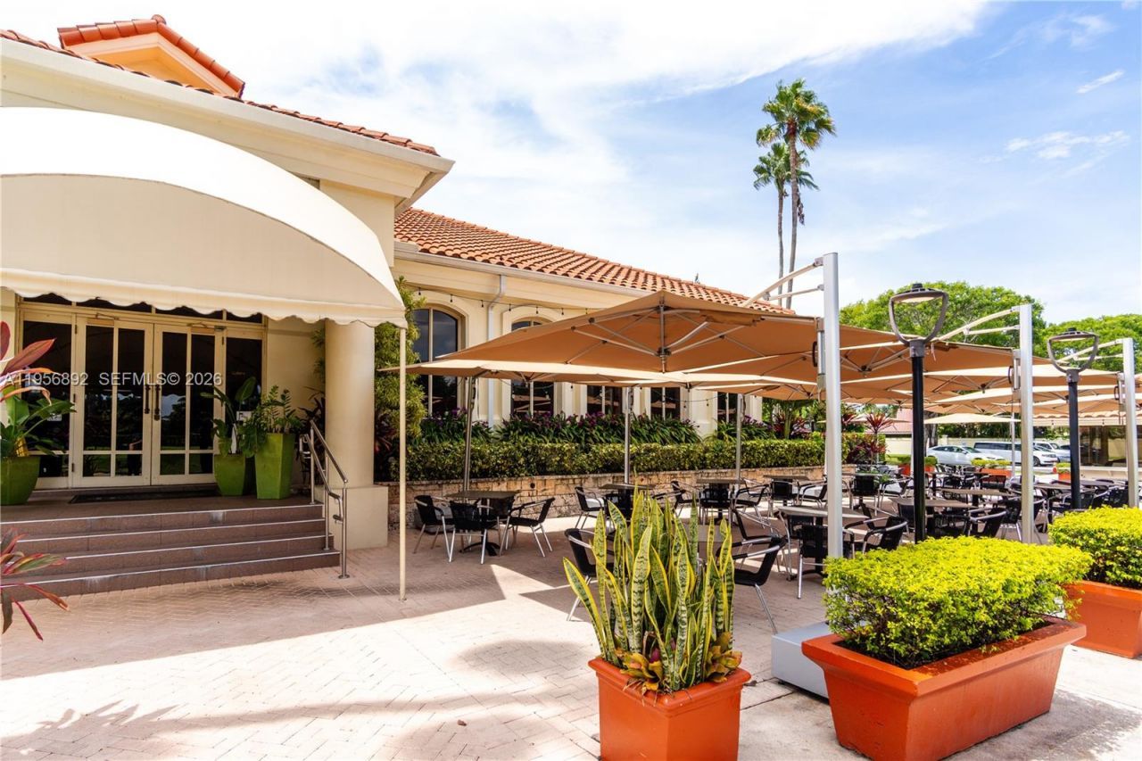 10564 NW 57th St, Doral, FL 33178 Photo