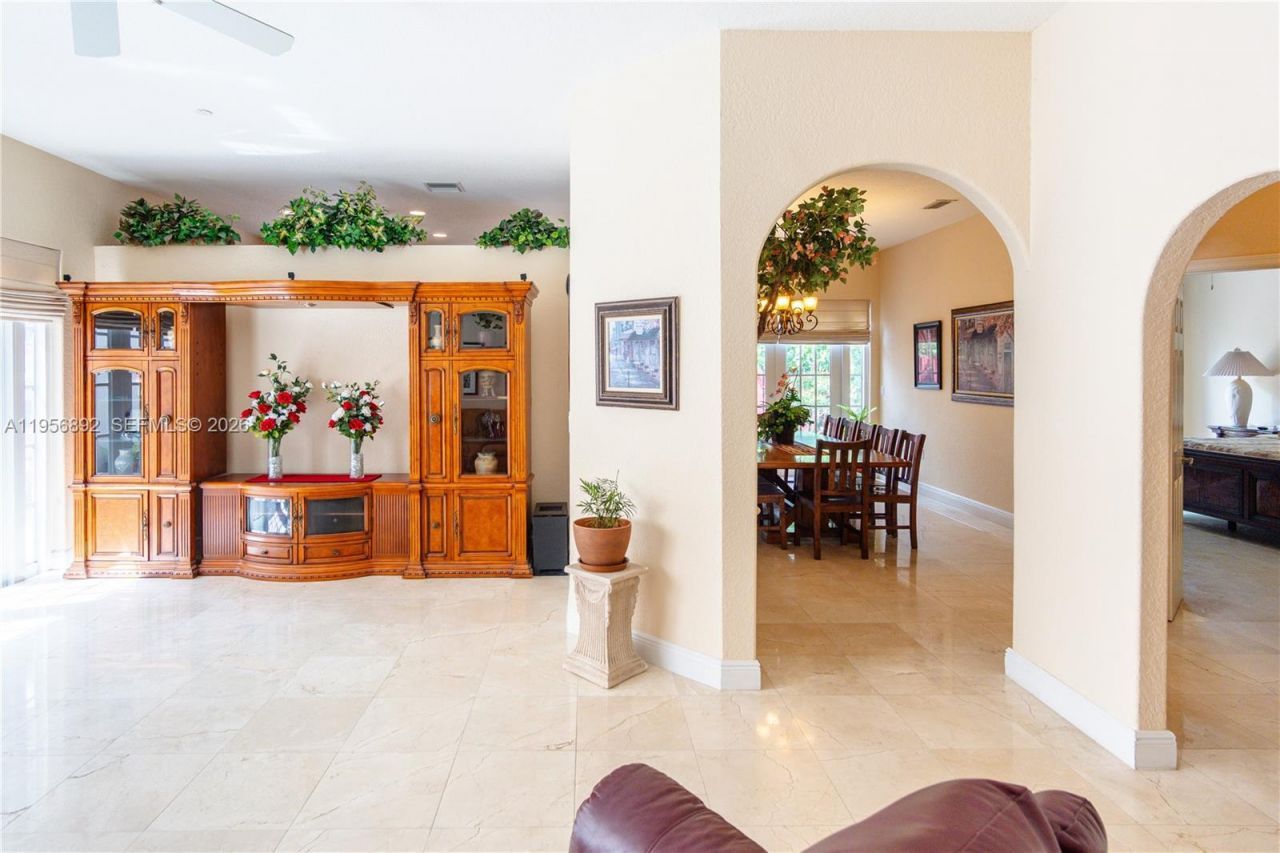 10564 NW 57th St, Doral, FL 33178 Photo