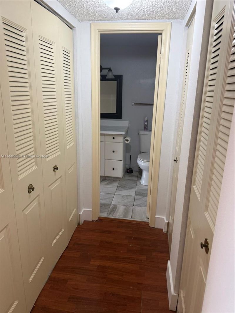 7900 Camino Cir, Unit 403, Miami, FL 33143 Photo