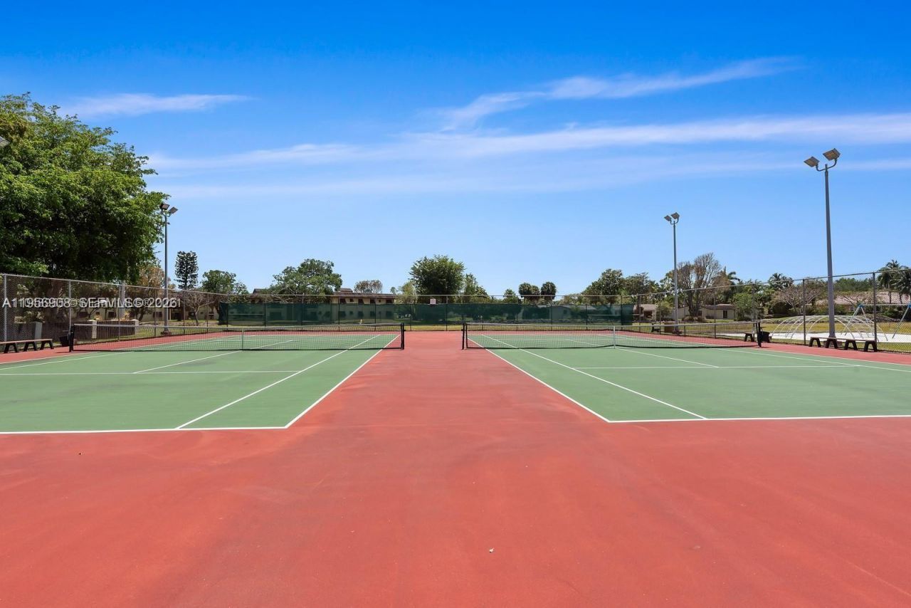 7900 Camino Cir, Unit 403, Miami, FL 33143 Photo