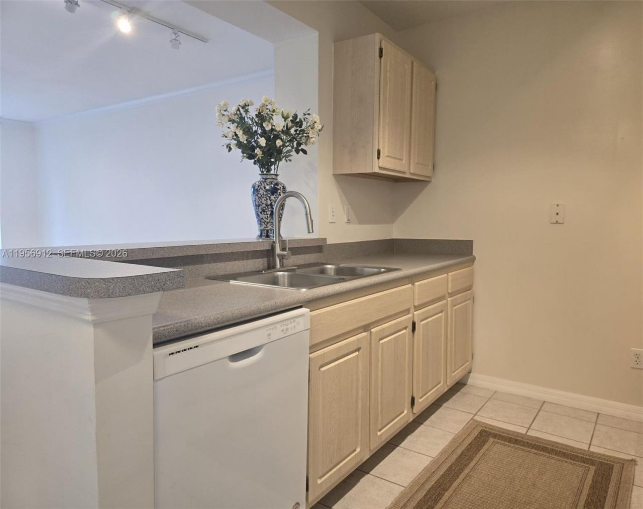 2665 SW 37th Ave, Unit 401, Miami, FL 33133 Photo