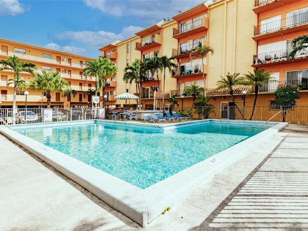 1900 W 54th St , Unit 213, Hialeah, FL 33012