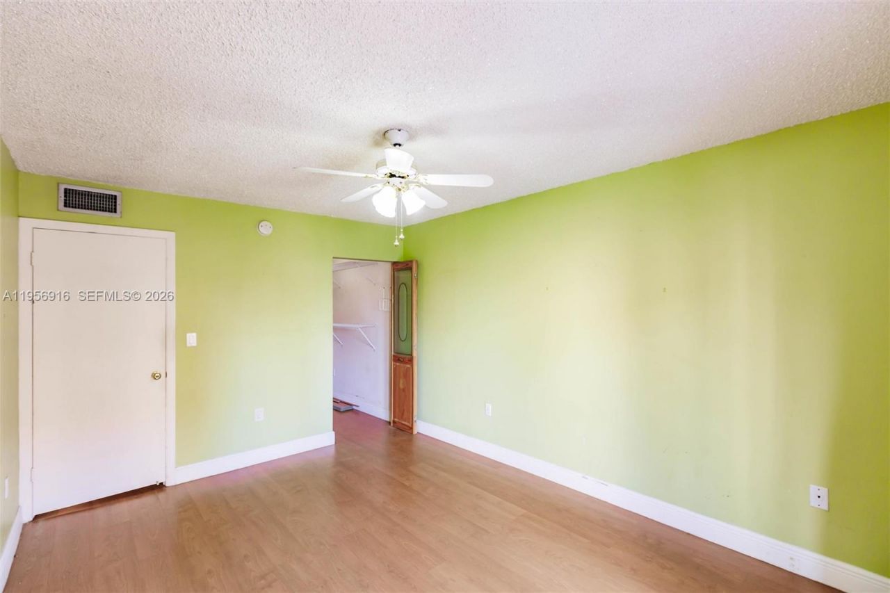 1900 W 54th St , Unit 213, Hialeah, FL 33012 Photo