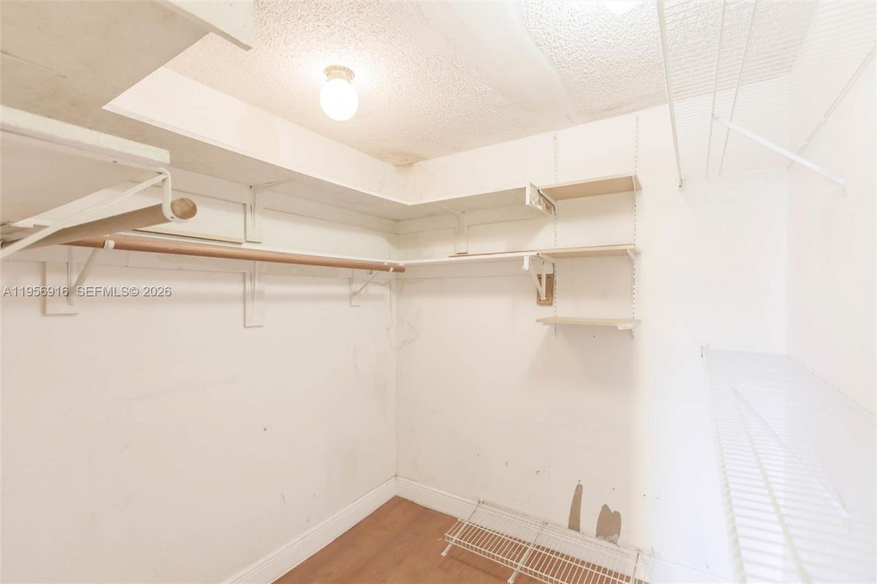 1900 W 54th St , Unit 213, Hialeah, FL 33012 Photo