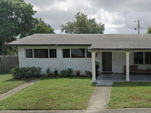 2282 NW 152nd St , Miami Gardens, FL 33054