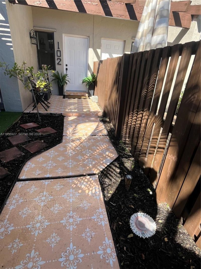 10211 Fontainebleau Blvd, Unit 102, Miami, FL 33172 Photo