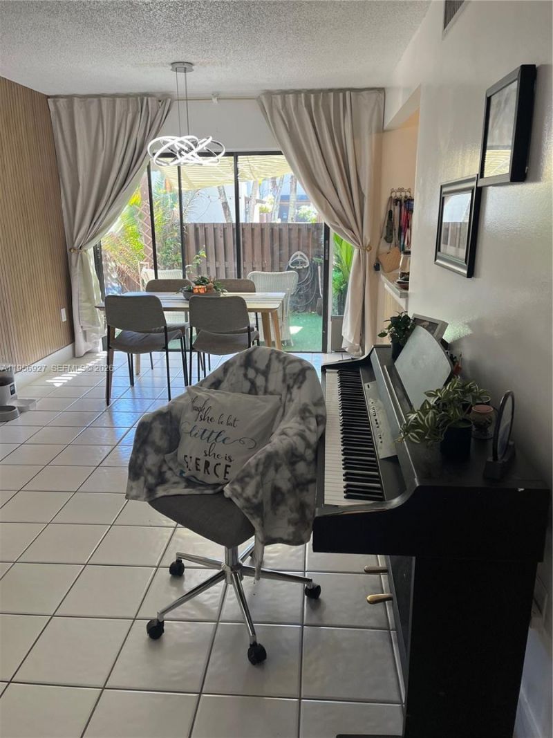 10211 Fontainebleau Blvd, Unit 102, Miami, FL 33172 Photo