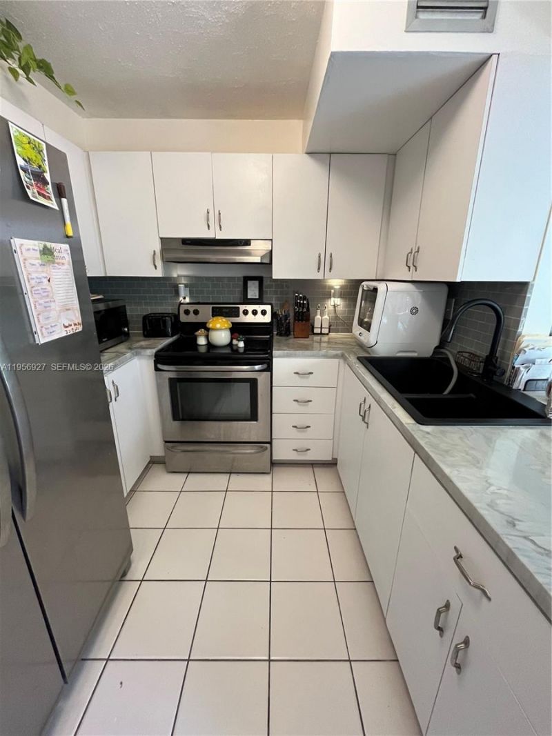 10211 Fontainebleau Blvd, Unit 102, Miami, FL 33172 Photo