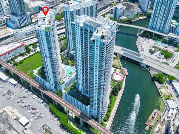 90 SW 3rd St , Unit PH-10, Miami, FL 33130