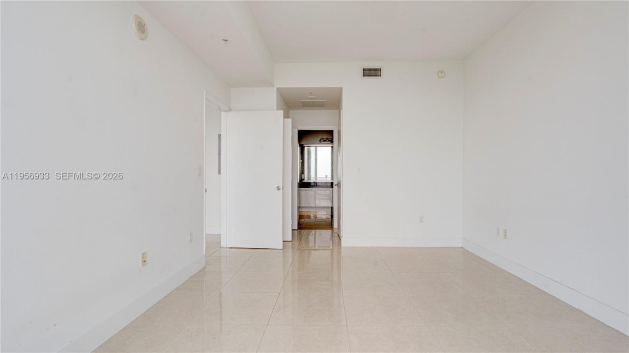 90 SW 3rd St , Unit PH-10, Miami, FL 33130 Photo