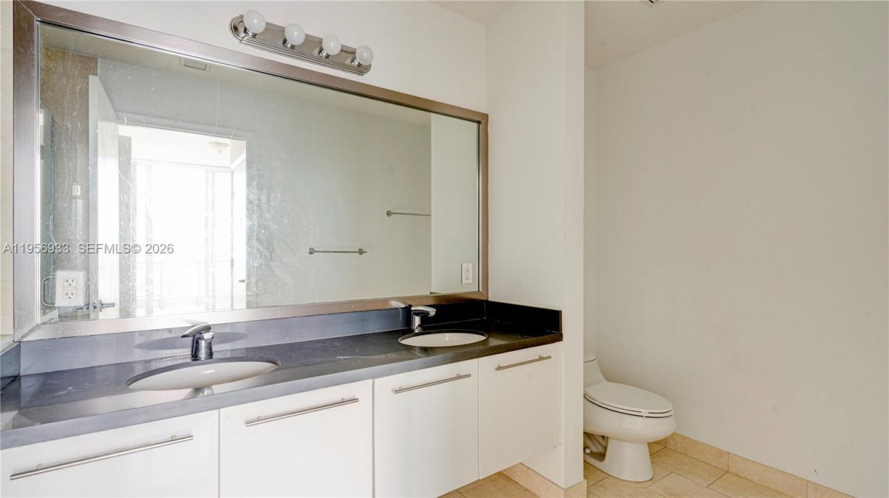 90 SW 3rd St , Unit PH-10, Miami, FL 33130 Photo