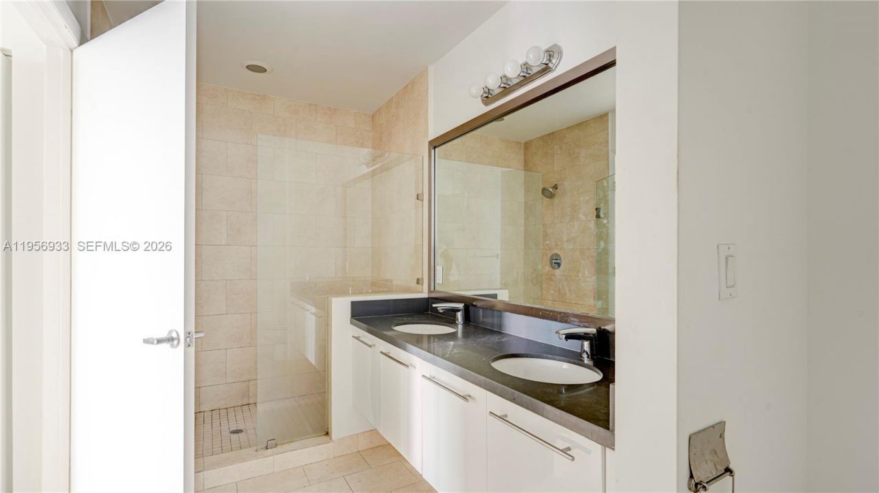 90 SW 3rd St , Unit PH-10, Miami, FL 33130 Photo