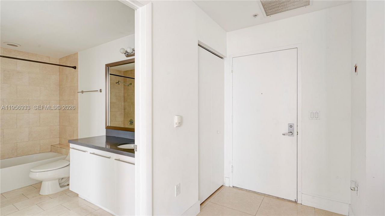 90 SW 3rd St , Unit PH-10, Miami, FL 33130 Photo