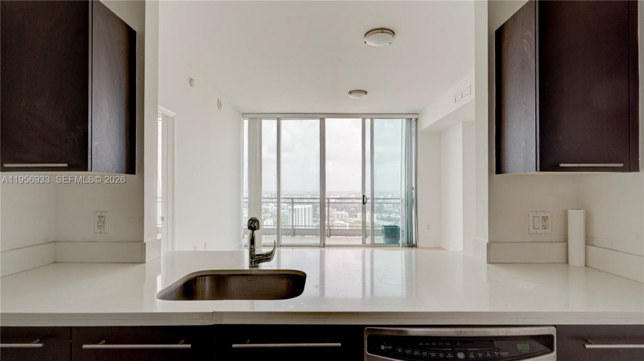 90 SW 3rd St , Unit PH-10, Miami, FL 33130 Photo