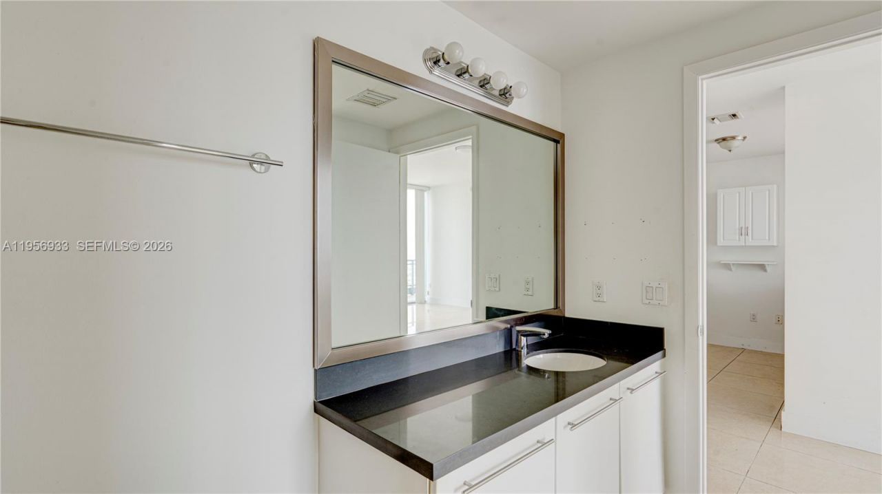 90 SW 3rd St , Unit PH-10, Miami, FL 33130 Photo