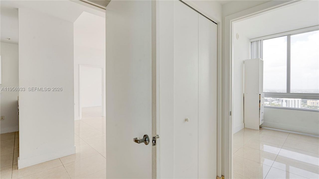 90 SW 3rd St , Unit PH-10, Miami, FL 33130 Photo