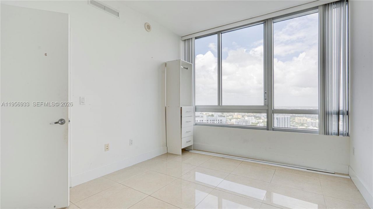 90 SW 3rd St , Unit PH-10, Miami, FL 33130 Photo