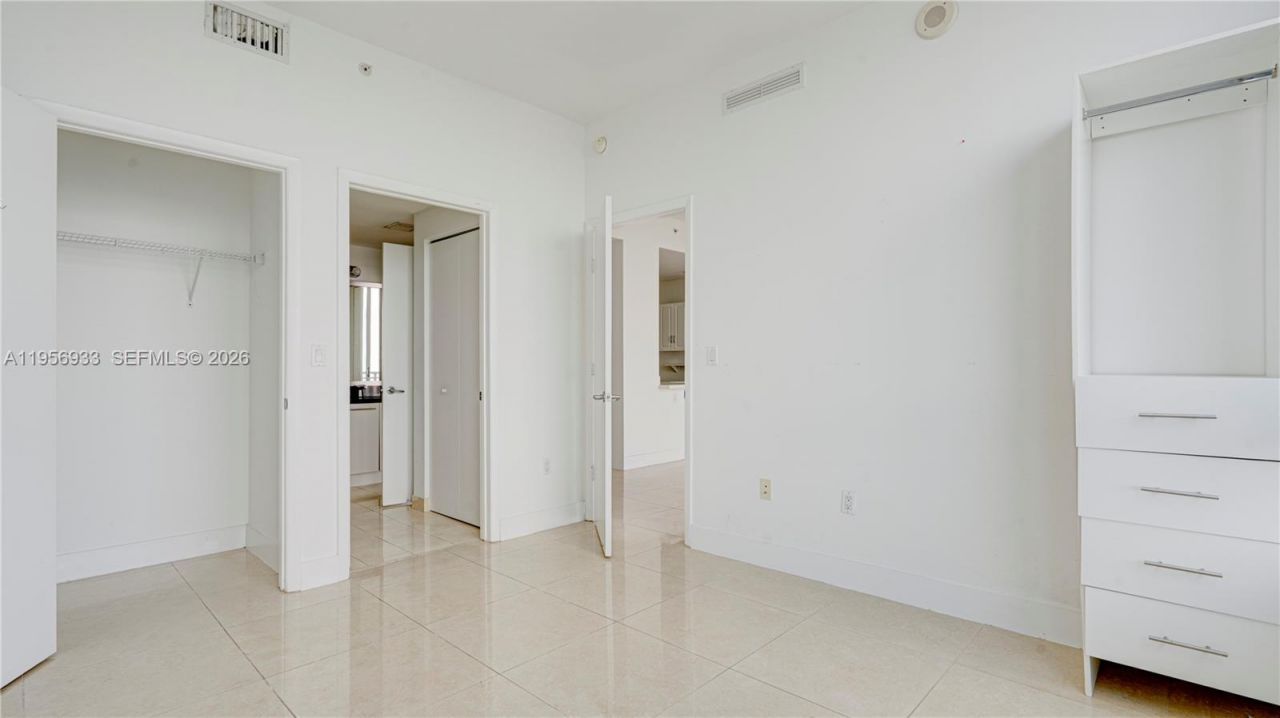 90 SW 3rd St , Unit PH-10, Miami, FL 33130 Photo