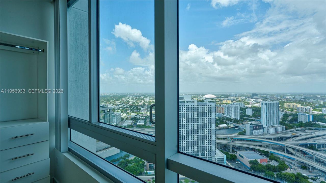 90 SW 3rd St , Unit PH-10, Miami, FL 33130 Photo