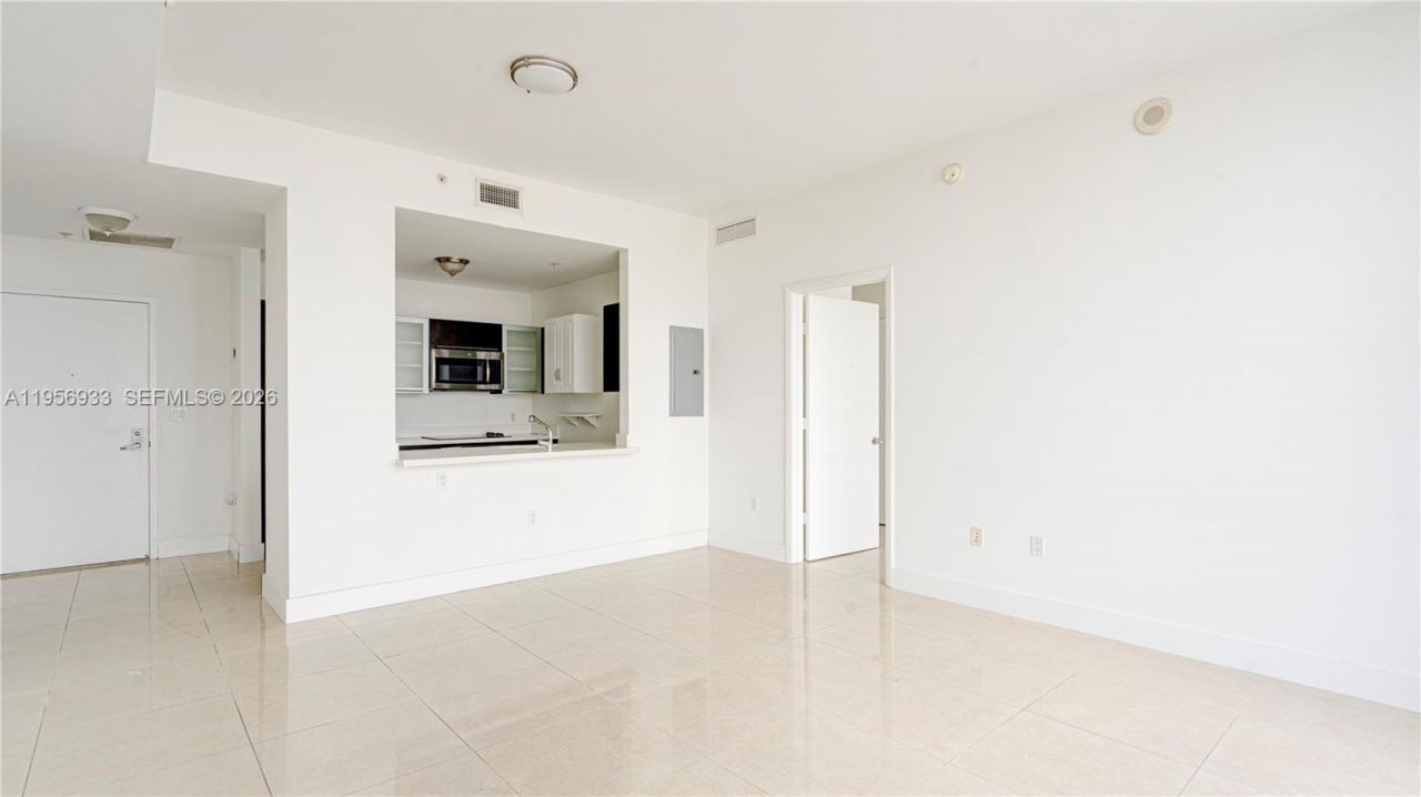 90 SW 3rd St , Unit PH-10, Miami, FL 33130 Photo