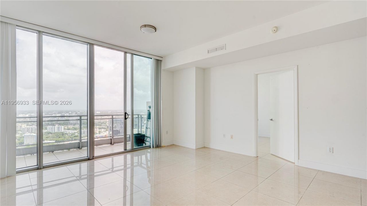 90 SW 3rd St , Unit PH-10, Miami, FL 33130 Photo