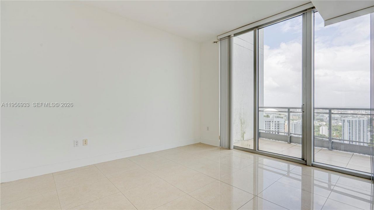 90 SW 3rd St , Unit PH-10, Miami, FL 33130 Photo