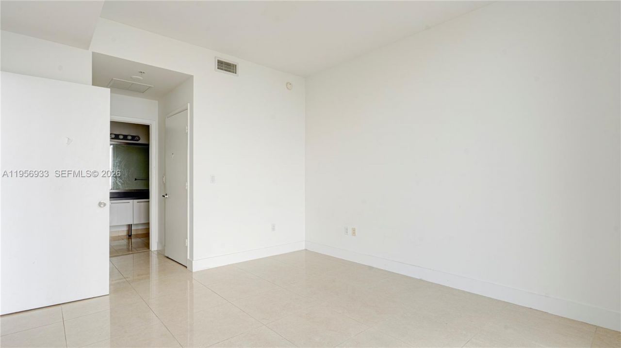 90 SW 3rd St , Unit PH-10, Miami, FL 33130 Photo