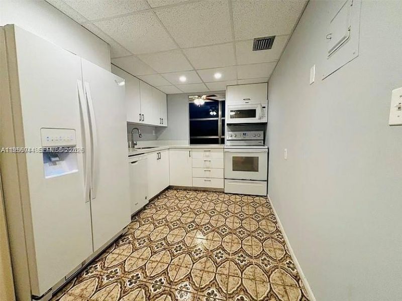 2001 Atlantic Shores Blvd, Unit 409, Hallandale Beach, FL 33009 Photo