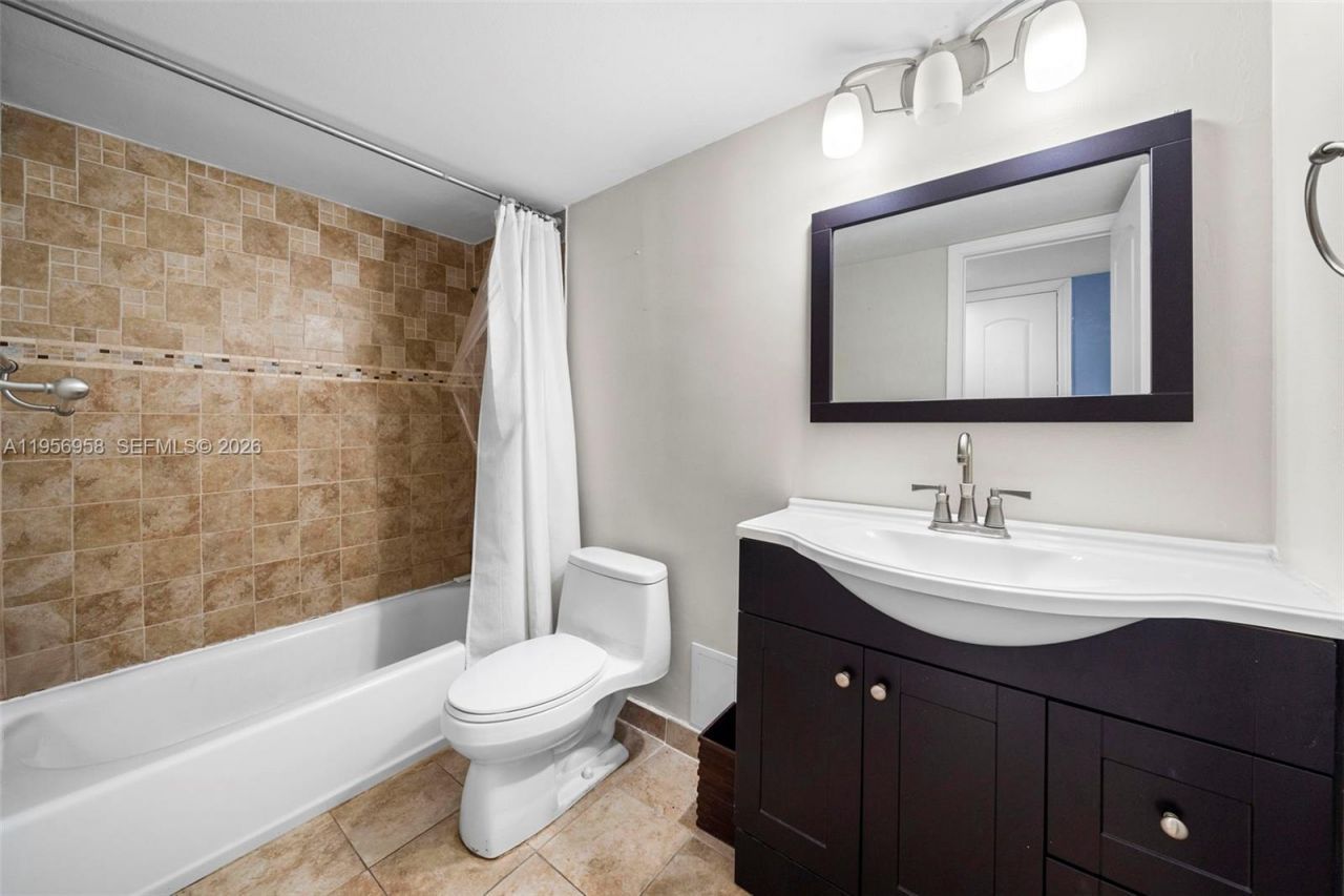 5555 Collins Ave, Unit 6E, Miami Beach, FL 33140 Photo