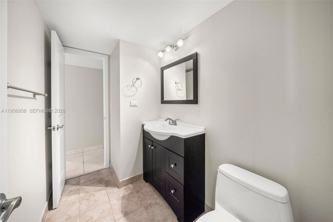 5555 Collins Ave, Unit 6E, Miami Beach, FL 33140 Photo