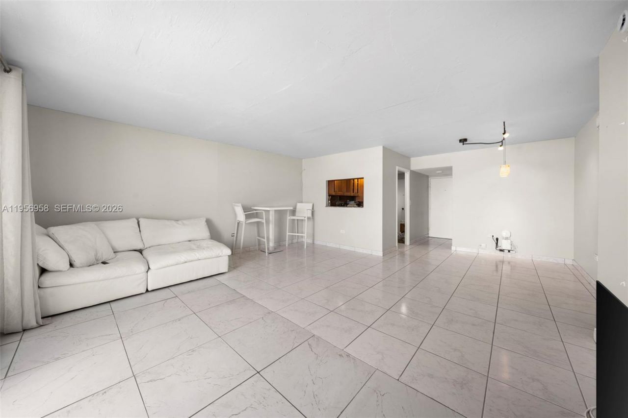 5555 Collins Ave, Unit 6E, Miami Beach, FL 33140 Photo