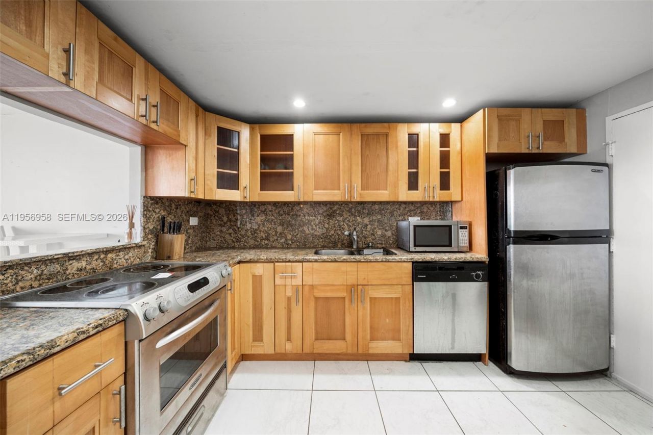 5555 Collins Ave, Unit 6E, Miami Beach, FL 33140 Photo