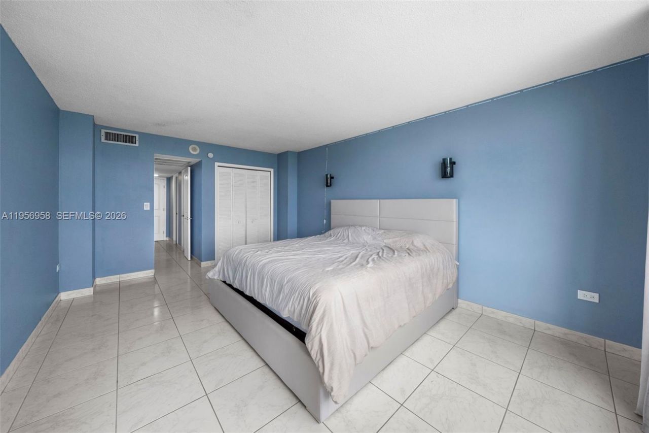 5555 Collins Ave, Unit 6E, Miami Beach, FL 33140 Photo