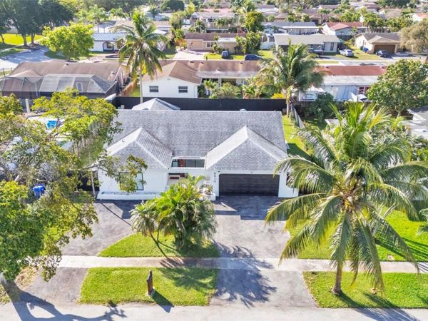 8810 NW 7th St, Pembroke Pines, FL 33024