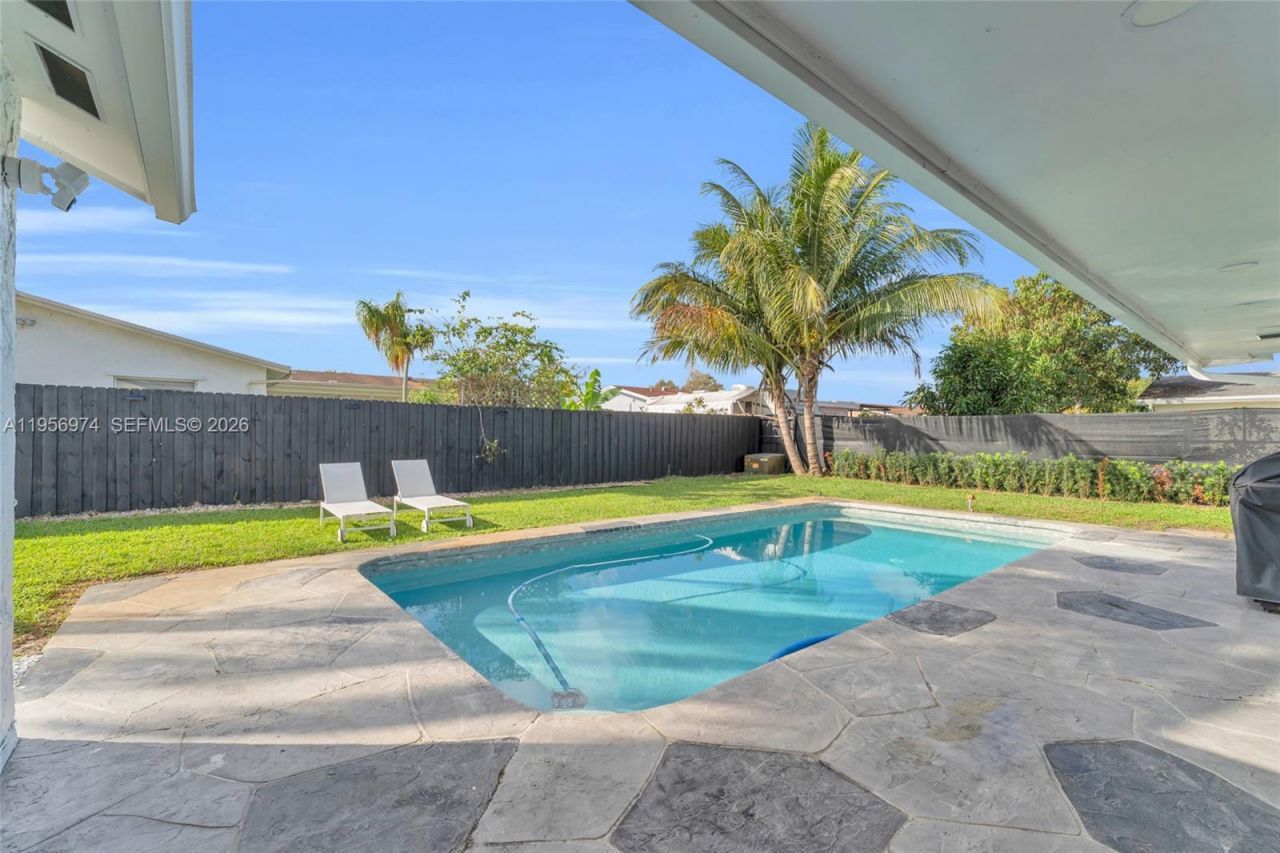 8810 NW 7th St, Pembroke Pines, FL 33024 Photo