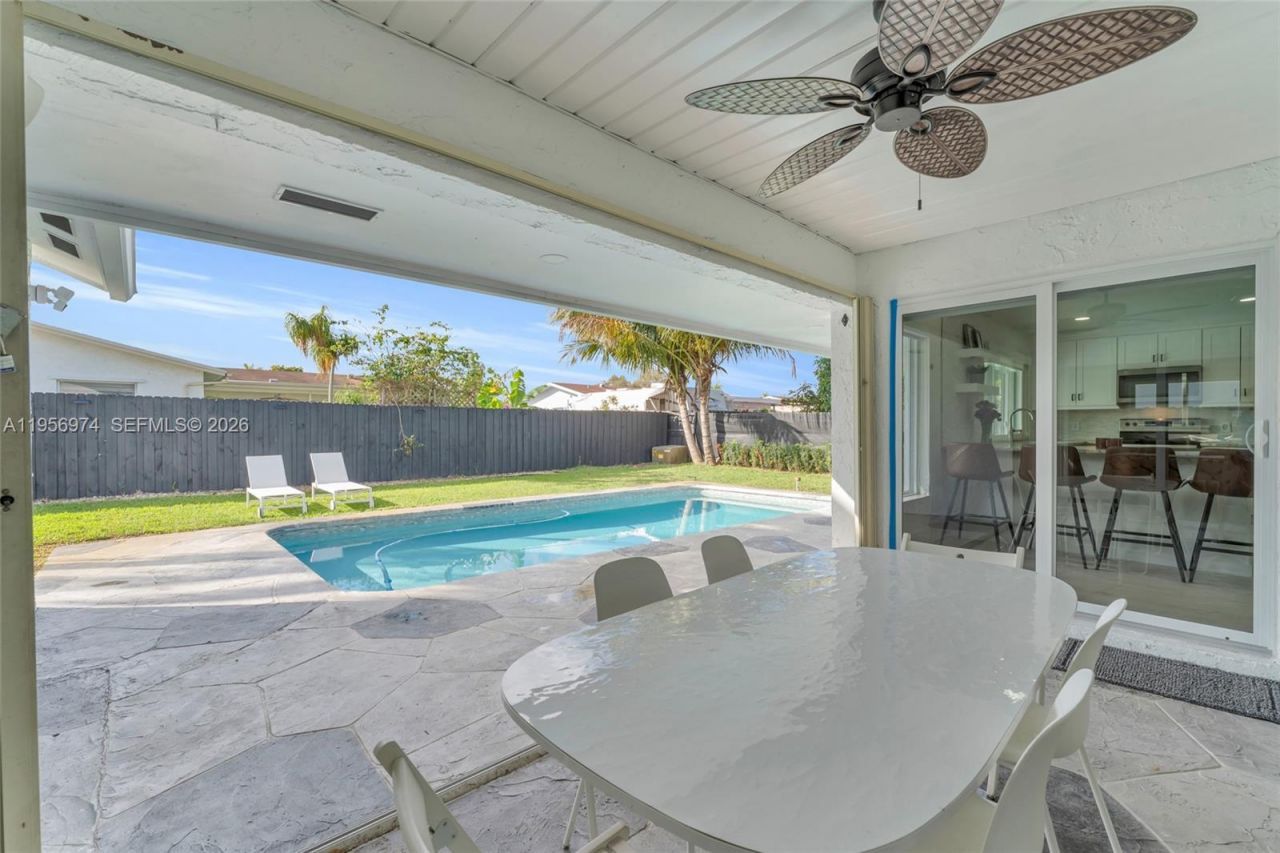 8810 NW 7th St, Pembroke Pines, FL 33024 Photo